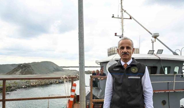 Bakan Uraloğlu: "2023 yılından bugüne kadar toplam 5 milyon 960 bin metreküp deniz dibi tarama faaliyeti gerçekleştirdik"