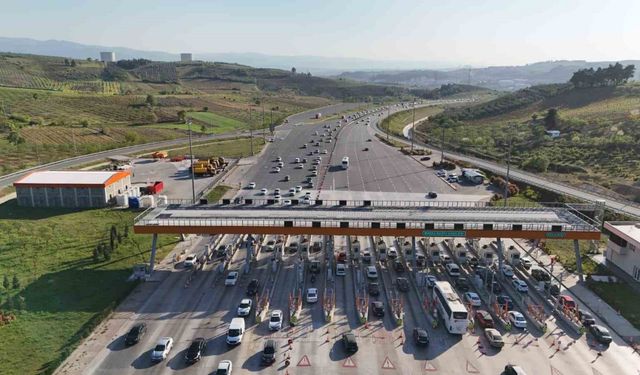 Bakan Uraloğlu: "Otoyollardan 21 milyon 67 bin 377 araç geçti”