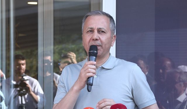 Bakan Yerlikaya, AK Parti Konya İl Başkanlığında partililerle buluştu