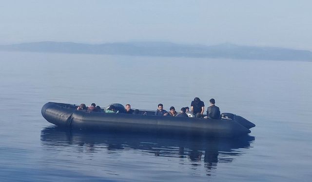 Balıkesir açıklarında 9 u çocuk 22 düzensiz göçmen kurtarıldı