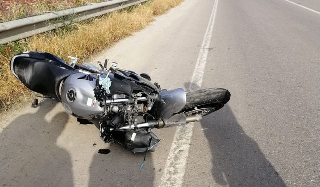 Bariyerlere çarpan motosiklet sürücüsü hayatını kaybetti
