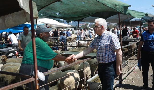 Başkan deveciler kurban pazarını ziyaret etti