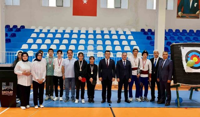 Başkan Özdoğan: "Hacılar spor salonumuz yeniden hayat buldu"