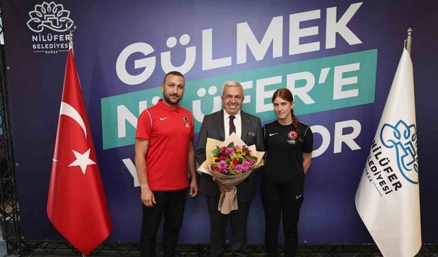 Başkan Şadi Özdemir bir günde bin 400 kişiyi ağırladı