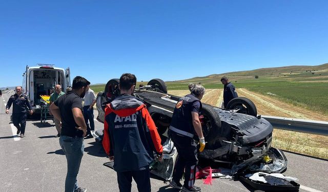 Bayburt’ta gelin arabası ile traktör çarpıştı: 7 yaralı