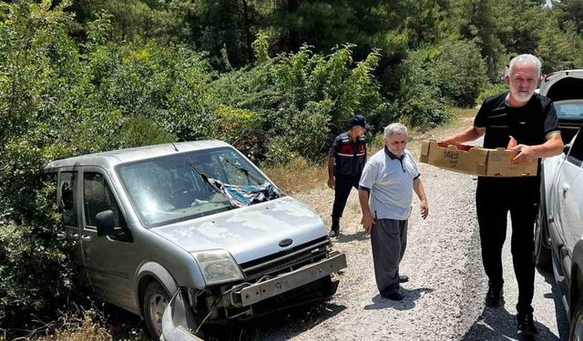 Bayram trafiğinde 3 araç birbirine girdi: 2 yaralı