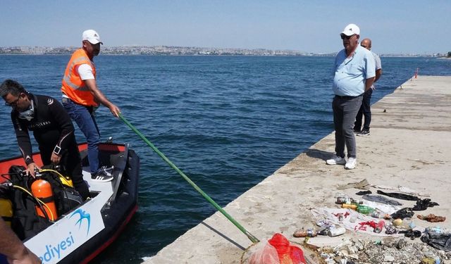 Beylikdüzü sahilinde kıyı ve deniz dibi temizliği yapıldı