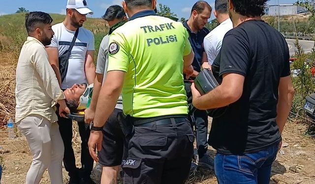 Beylikdüzü’nde lüks otomobil metrelerce takla attı: 2 yaralı