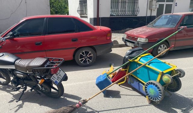 Bilecik’te yolda temizlik yapan işçiye motosiklet çarptı