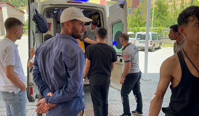 Bitlis’te patpat devrildi: 8 yaralı