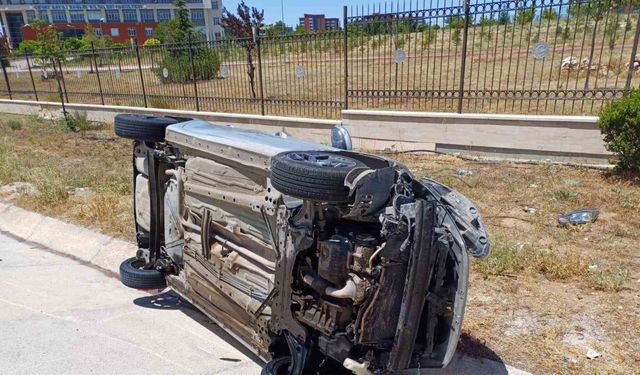 Burdur-Antalya kara yolunda kontrolden çıkan otomobil şarampole devrildi: 1 yaralı
