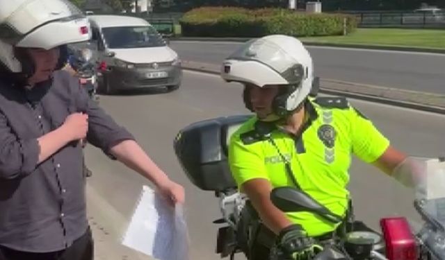 Bursa’da geç kalan öğrencileri yine motosikletli polisler yetiştirdi