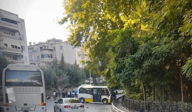 Bursa’da kaza yapan minibüs şoförü yaralandı