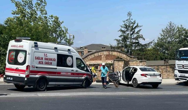 Büyükçekmece’de ambulans otomobile çarptı: 4 yaralı