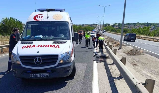 Büyükçekmece’de kırmızı ışıkta geçen bisikletliye motosiklet çarptı: 3 yaralı