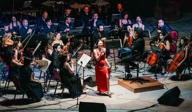Büyükşehir Orkestrası ve Esther Abrami’den muhteşem konser