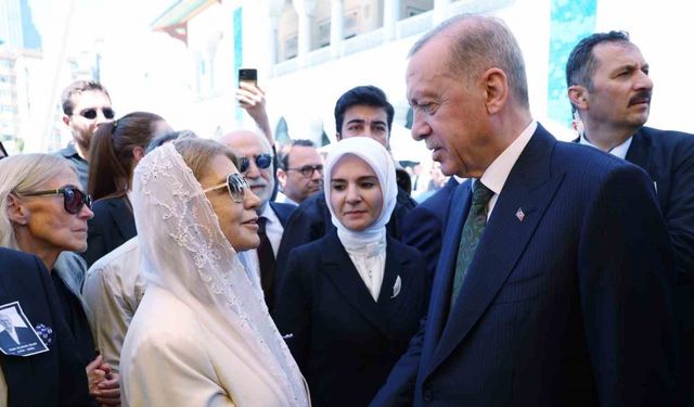 Cumhurbaşkanı Recep Tayyip Erdoğan, önceki gün vefat eden eski başbakan Tansu Çiller’in eşi Özer Uçuran Çiller’in eşi için Levent’te bulunan Barbaros Hayrettin Paşa Camii’nde düzenlenen cenaze törenine katıldı.