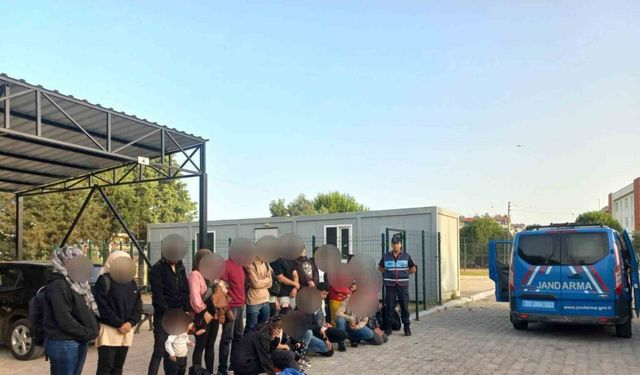 Didim’de 23 düzensiz göçmen yakalandı