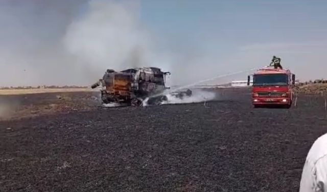 Diyarbakır’da 50 dönüm ekili arazi ve biçerdöver yandı