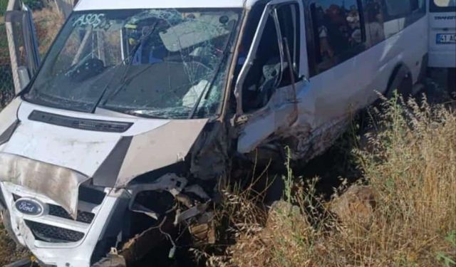 Diyarbakır’da iki ayrı kazada 26 kişi yaralandı