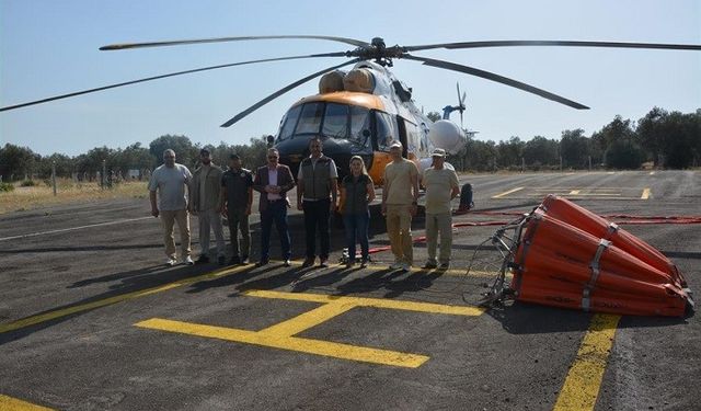 Edremit’te orman yangınlarıyla mücadeleye helikopter desteği