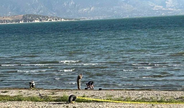 Eğirdir Gölü’nde bulunan el bombaları imha edilmek üzere gölden çıkarıldı