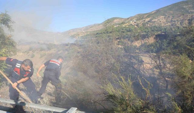Elazığ’da 1 saatte 3. yangın: Söndürme çalışmalarına TOMA’lar da destek verdi