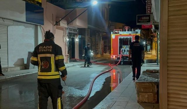 Elazığ’da pansiyon yangını: 2 itfaiye personeli dumandan etkilendi