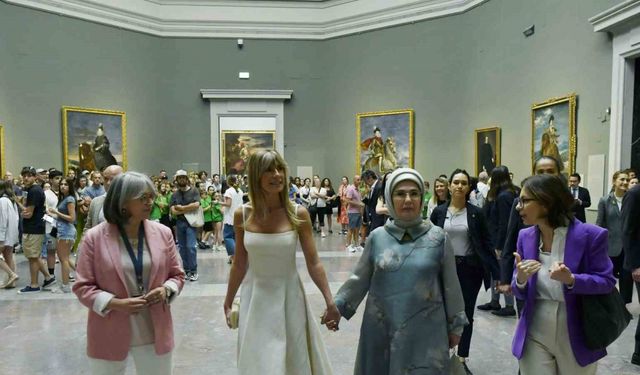 Emine Erdoğan, İspanya Başbakanı’nın eşi Fernandez ile Madrid’deki Prado Müzesi’ni ziyaret etti: