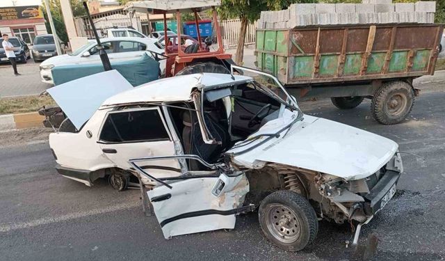 Ergani’de otomobil ile traktör çarpıştı: 3 yaralı