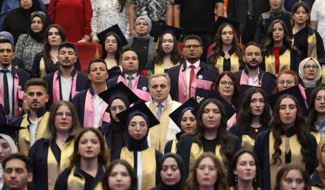 ERÜ Halil Bayraktar Sağlık Hizmetleri Meslek Yüksekokulu, yeni mezunlarını verdi