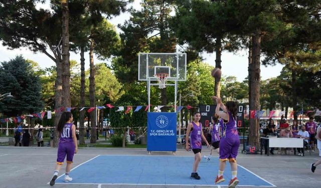 Erzincan’da "Sokaklar Bizim 3x3 Basketbol Gençlik Kupası" başladı