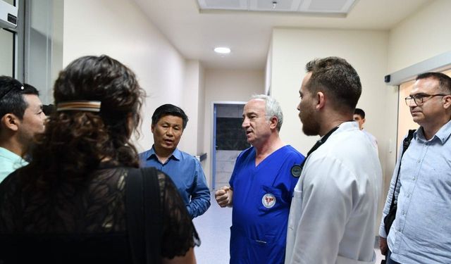 Erzurum’dan kongreye gitti, Bişkek’te Kırgız öğrencinin ameliyatını yaptı