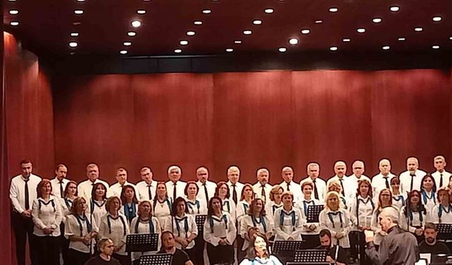Eskişehir’de Türk halk müziği korosu konseri ve halk oyunları gösterisi