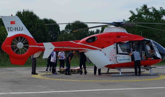 Evde baygın bulunan kadın ambulans helikopterle hastaneye sevk edildi