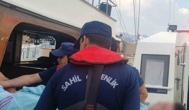 Fethiye’de teknede yaralanan iki vatandaşa Sahil Güvenlikten tıbbi tahliye