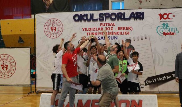 Futsal müsabakaları nefes kesti