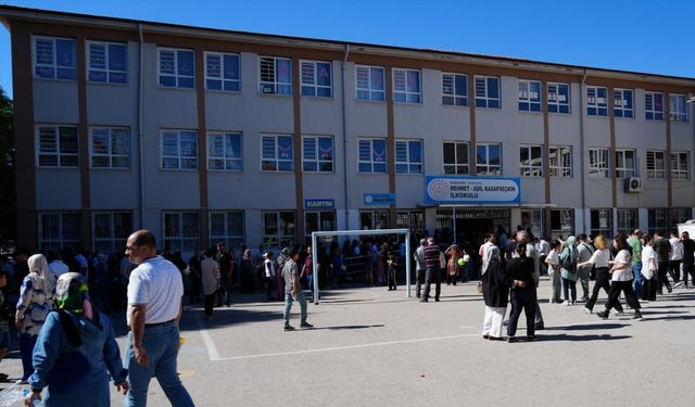 Gaziantep’te 35 bin 600 öğrencinin girdiği LGS heyecanı başladı