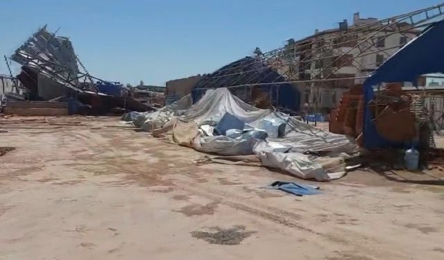 Gaziantep’te şiddetli rüzgar yemekhanenin çatısını uçurdu