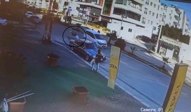 Hafif ticari aracın çarptığı bisikletli çocuk havaya uçtu, o anlar kamerada