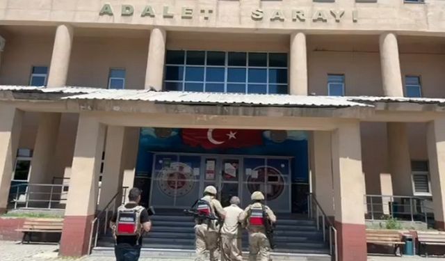 Hakkari’de aranan 30 şahıs yakalandı