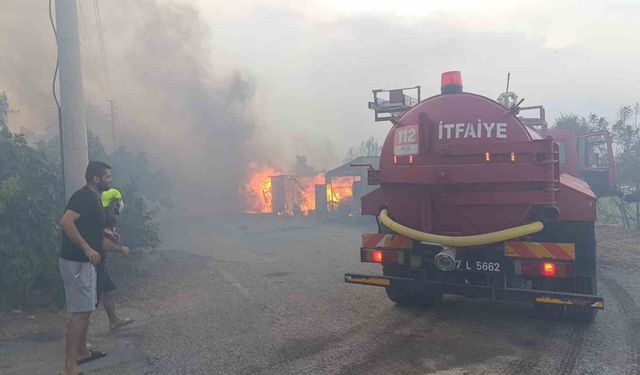 Hurda yakmak isterken, mahalleyi ateşe verdiler