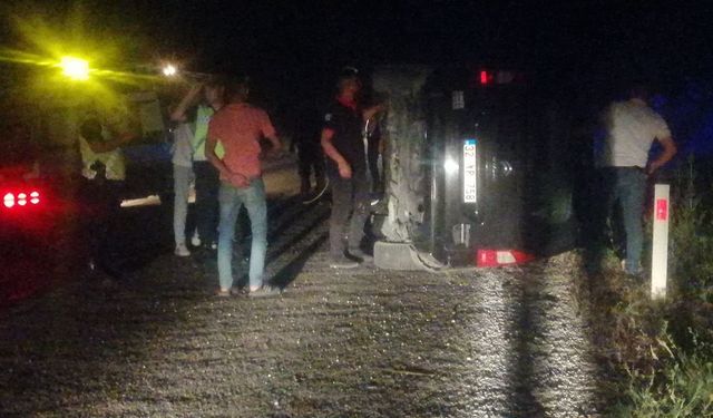 Isparta’da hafif ticari araç ile minibüs çarpıştı: 2’si çocuk 4 yaralı