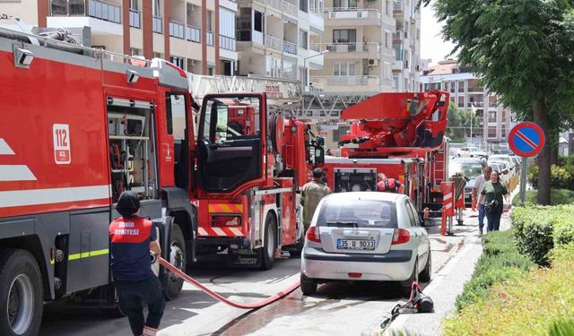 İzmir Park AVM’de korkutan yangın, AVM boşaltıldı