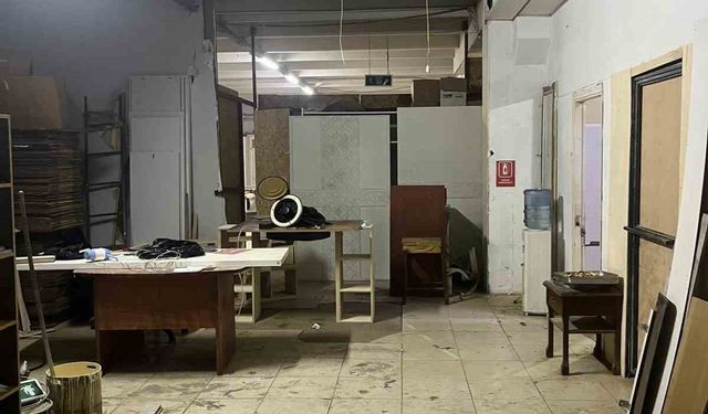 İzmir’de mobilya atölyesinin bir kısmını kumarhaneye çevirmişler