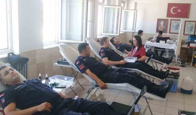 Jandarmadan Kızılay’a kan bağışı desteği