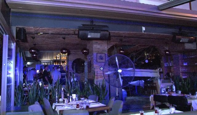 Kadıköy’de restoranın tavanı çöktü: 1 yaralı