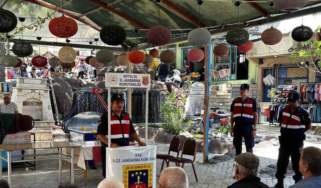 Kaş’ta ‘Mutluluğa kurşun sıkma, geleceğini karartma’ projesi başladı