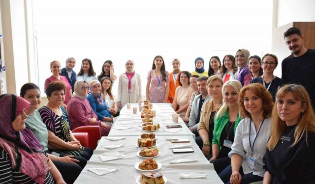 Kastamonu Üniversitesi öğrencileri, hazırladıkları projeyle hasta yakınlarına moral verdi