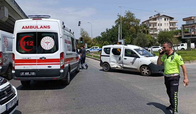 Kazaya giden ambulans kaza yaptı